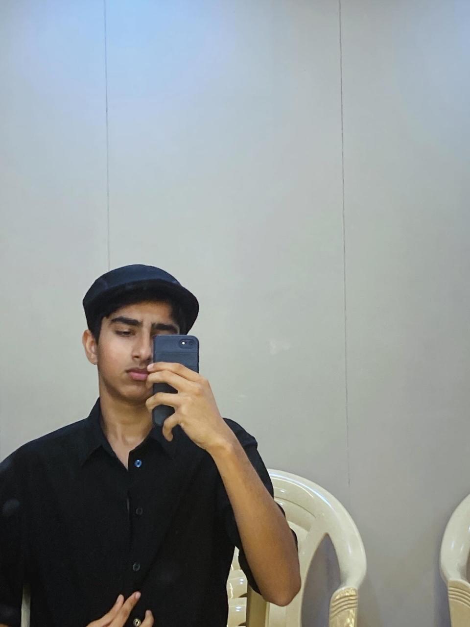 Young Abbas — Cap Look